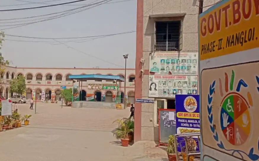 Delhi BJP MLA Flags Poor Condition of Government Schools in Nangloi Jat