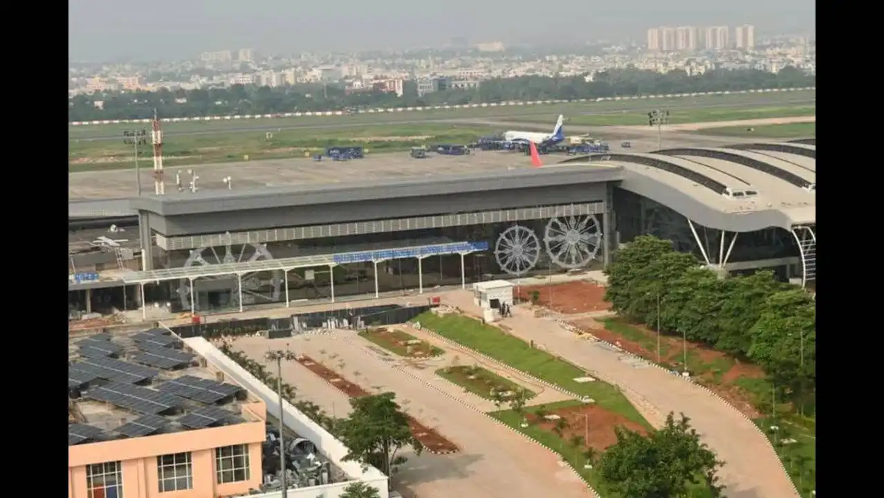 Delhi Traveller Applauds CISF After Smart Glasses Returned at Bhubaneswar Airport