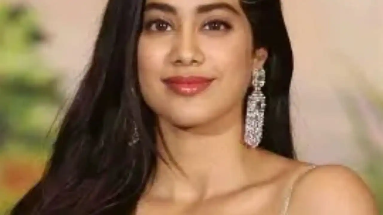 Janhvi Kapoor Walks 3,550 Steps to Tirumala Temple