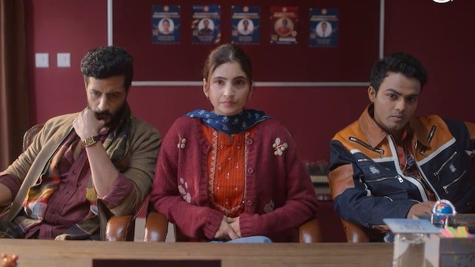 Dupahiya Season 2 Review: Paper Leak, 5G Tower Rumours and Village Chaos