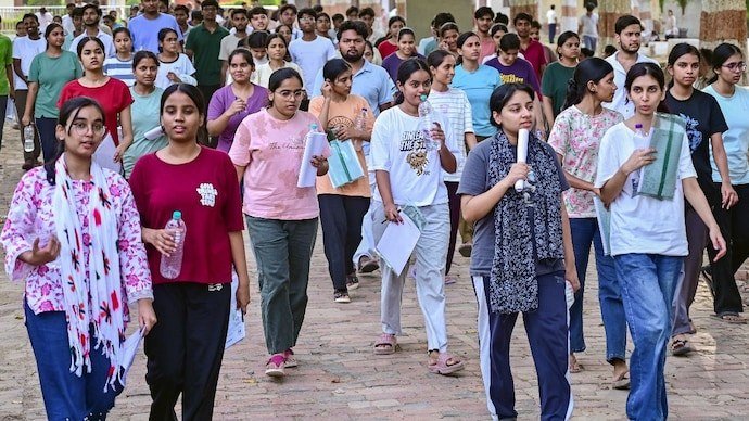 JEE Advanced 2026: Women Cross 10,000 Qualifiers for First Time