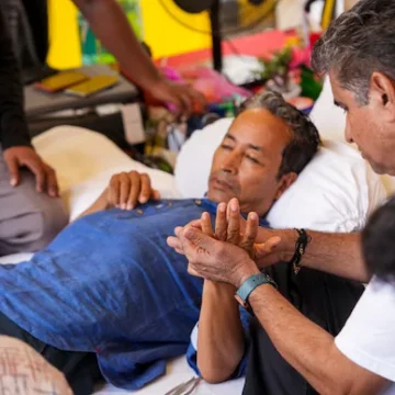 sonam-wangchuk-hunger-strike-health-effects Sonam Wangchuk during hunger strike highlighting the health effects of prolonged fasting