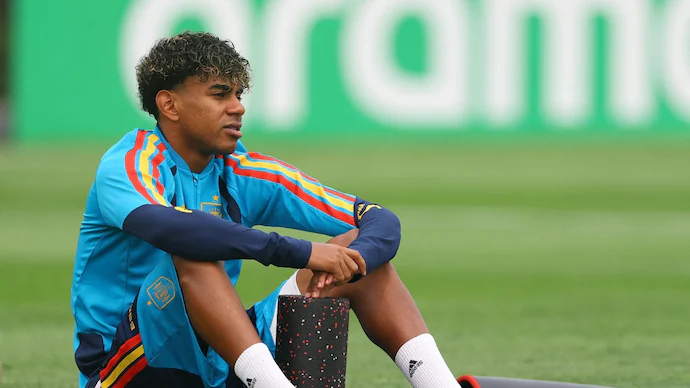 lamine-yamal-spain-training-world-cup-final Lamine Yamal Trains Alone Ahead of Spain vs Argentina Final