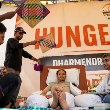 sonam-wangchuk-cjp-hunger-strike-delhi Sonam Wangchuk continues his hunger strike as the Cockroach Janta Party announces a mass fast in support of the NEET protest.