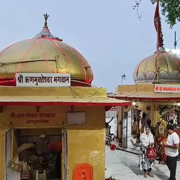 traditional-attire-mandatory-for-rudrabhishek-at-prayagraj-temple Prayagraj Temple Enforces Dress Code, Bans Selfies During Shravan