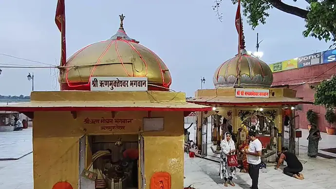 traditional-attire-mandatory-for-rudrabhishek-at-prayagraj-temple Prayagraj Temple Enforces Dress Code, Bans Selfies During Shravan