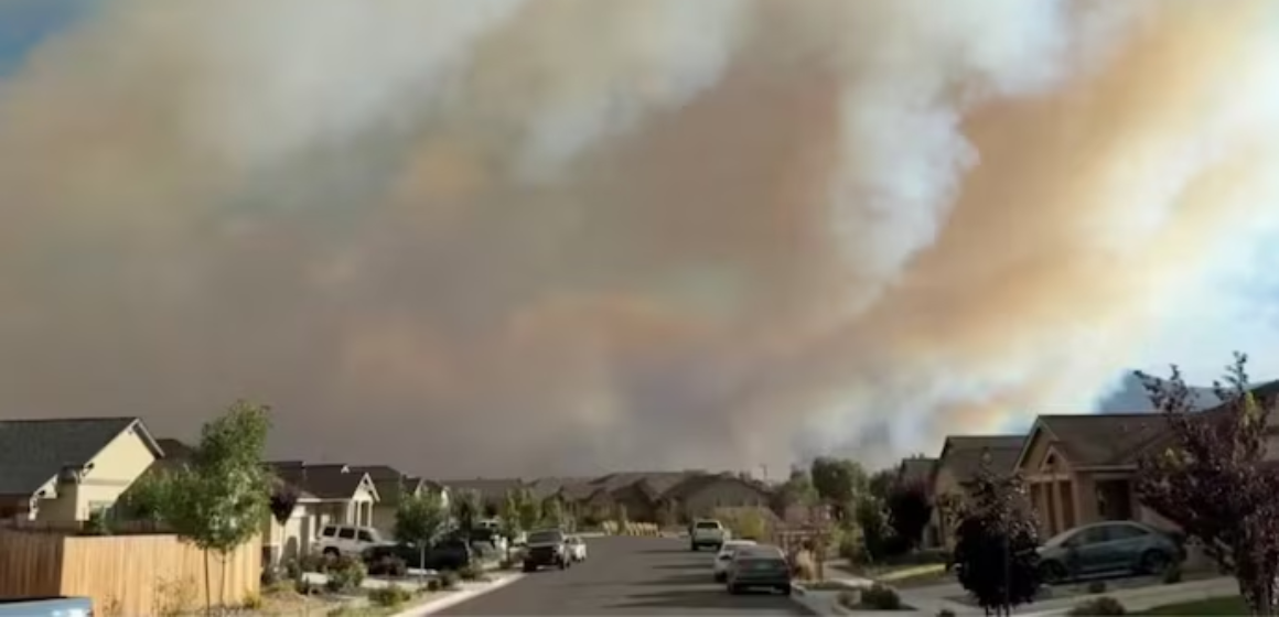Untitled design (1) Human-caused Hawk Fire near Reno forces 90,000 to flee as winds worsen